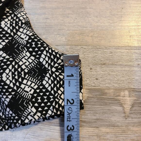 Xhilaration size small petite pocketed romper black and white print all over - Picture 8 of 8